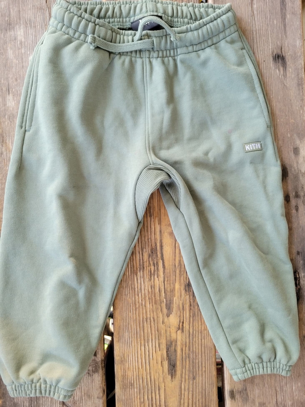 KITH KIDS SZ 3T VGUC (vague lil mark) CELERY Sage GREEN loose fit sweatpants